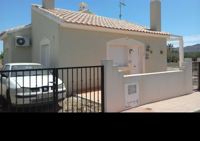 Parcela 11 A en la Diputación de El Saltador, termino municipal de Huercal Overa, con una superficie de doscientos metros dos decímetros cuadrados. Linda: Norte, parcela 11b; Sur, parcela 10, Este, HUERCAL-OVERA, Almería