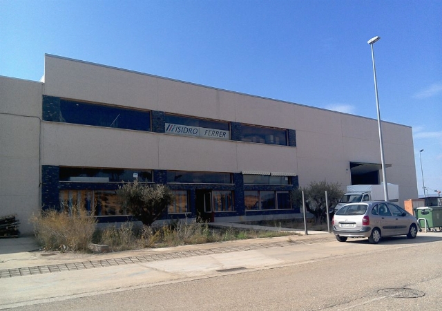 Nave industrial que se desarrolla sobre una parcela de terreno que figura en el plano de emplazamiento con los números tres y cuatro, , en la urbanización llamada La Cuesta, en la vía letra B sin número, LA ALMUNIA DE DOÑA GODINA, Zaragoza