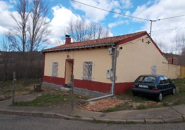 C/ Barrio, 25, Carbajal de la Legua, León