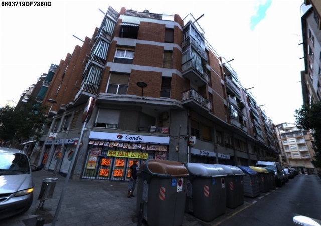 C/ Juventud, cuyo portal o vestibulo de escalera está señalado con los números 87 y 89 de L'Hospitalet de Llobregat, Hospitalet de Llobregat (L'), Barcelona