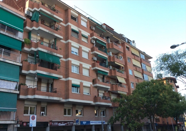 LOCAL COMERCIAL denominado número dos, situado en la planta baja del edificio sito en Parets del Vallès, con frente a la Avenida de Catalunya, números noventa y seis, noventa y ocho y cien, esquina ala calle Condestable de Portugal, número uno, Parets del Valles, Barcelona