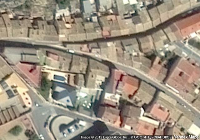 Vista aérea de vivienda en Onil (Alicante/Alacant)